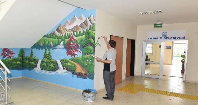 (Özel) Bu muhtarın elinde bin marifet...Gündüz muhtar, gece ressam