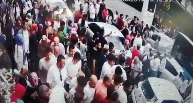Ümraniye’de halk otobüsü önündeki araçların arasına daldı: 6 yaralı