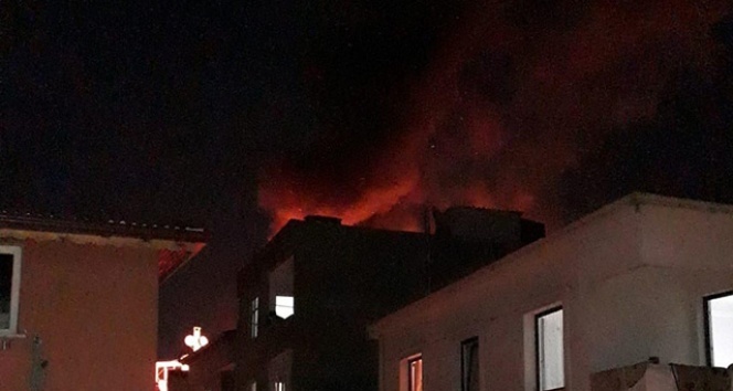 Esenler’de çatıda çıkan yangın paniğe neden oldu