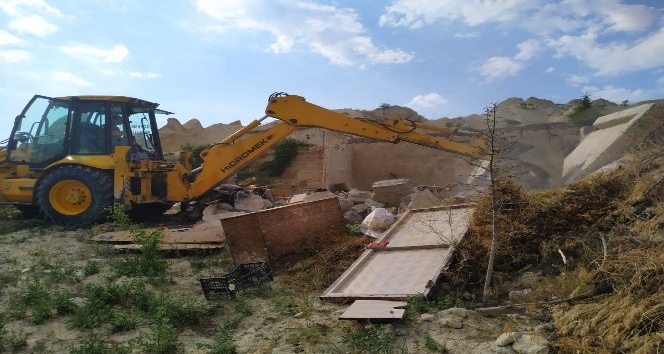 Kapadokya’da 9 kaçak yapı daha yıkılıyor