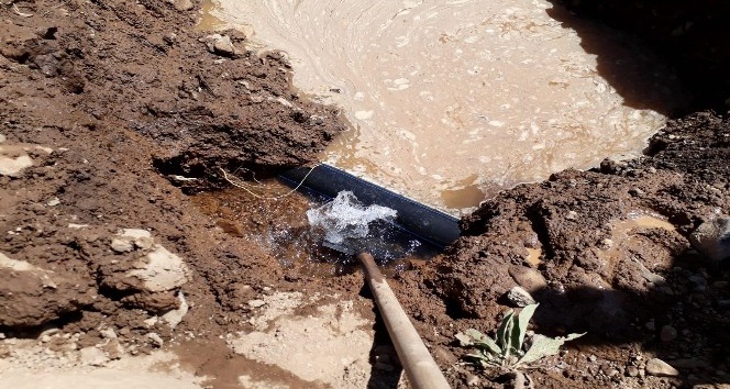 Zarar verilen içme suyu hattı tamir edildi