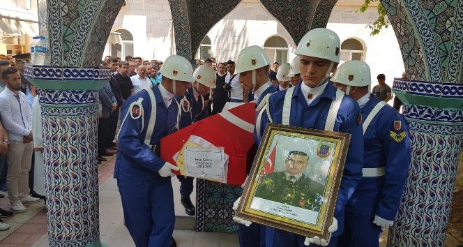 Trafik kazasında hayatını kaybeden uzman çavuş  toprağa verildi