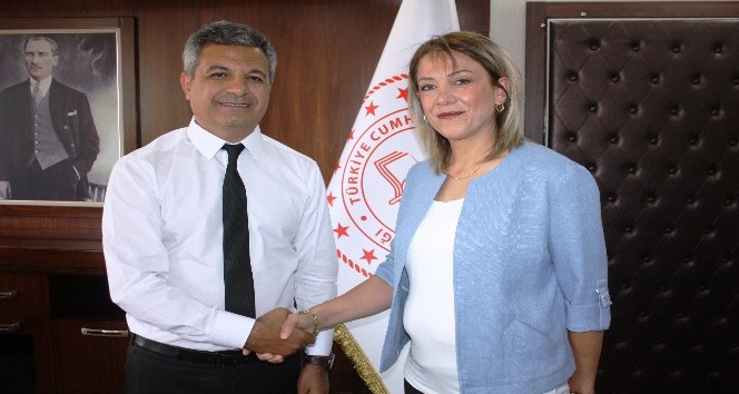 Dramı ortaya çıkaran Arzu öğretmene takdir belges