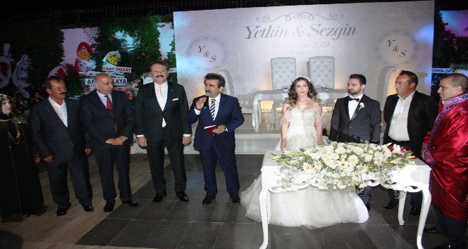 İş ve siyaset dünyasını bir araya getiren düğün
