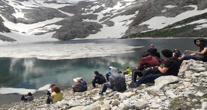 Bolkar Dağları’ndaki göllere ziyaretçi akını