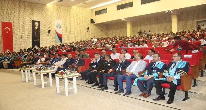 7 Aralık Üniversitesinde mezuniyet töreni