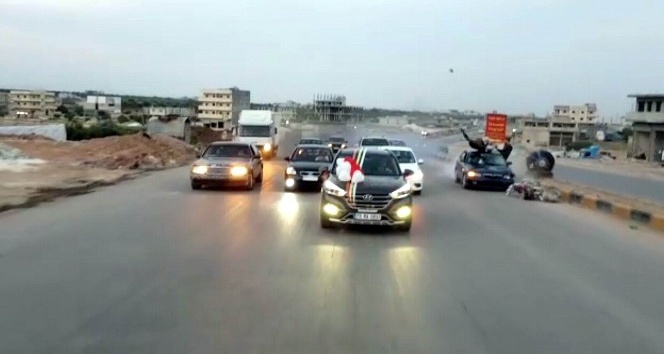 Düğün konvoyunda makas ve ters şerit dehşeti