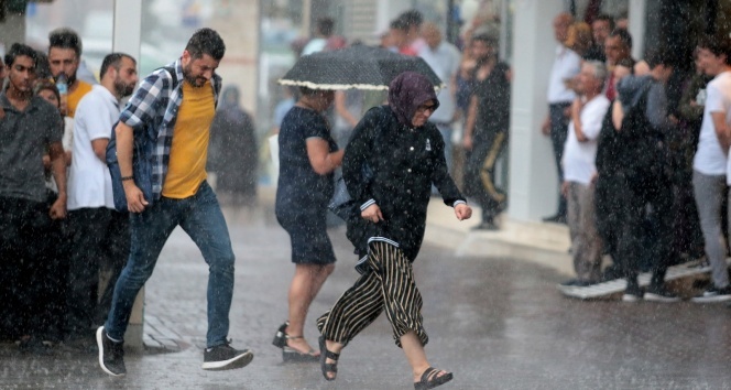 Meteoroloji&#039;den İstanbul için şiddetli yağış uyarısı