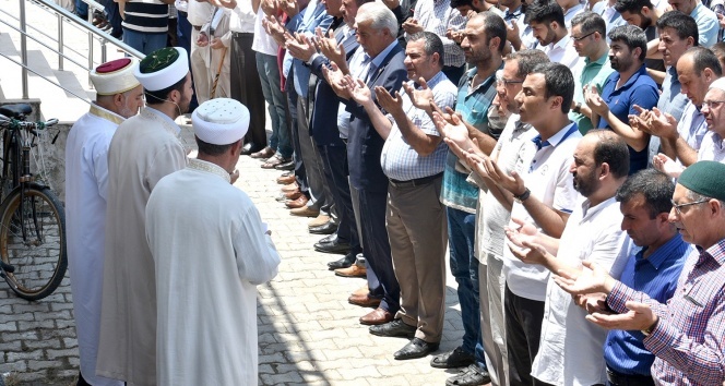 Yurt genelinde Mursi için gıyabi cenaze namazı kılındı