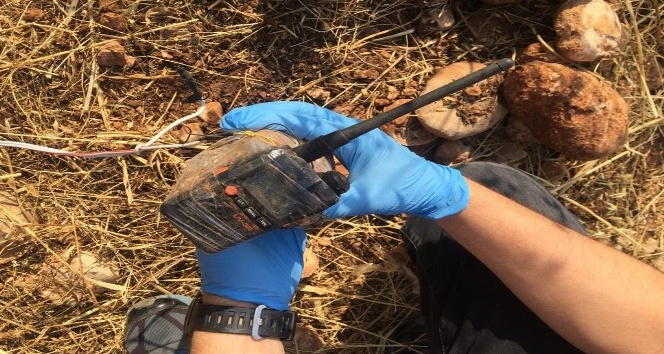 Teröristlerin yola tuzakladığı telsiz düzenekli bomba imha edildi