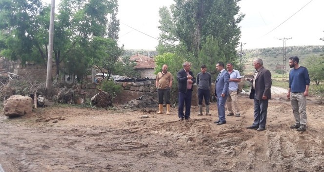 Vali Aktaş sel felaketi yaşayan köyleri ziyaret etti