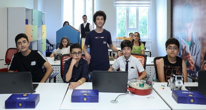 17 yaşında ama hayali ‘insansı robot üretmek’