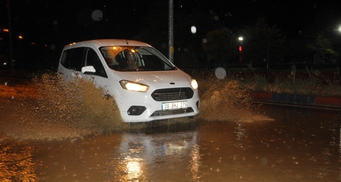 Zonguldak&#039;ta yollar sular altında kaldı