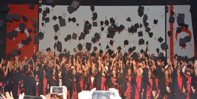 Yakın Doğu Üniversitesi Sağlık Bilimleri Fakültesi mezunlarını verdi