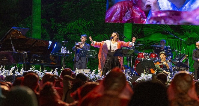 Antalya’da Monica Molina rüzgarı