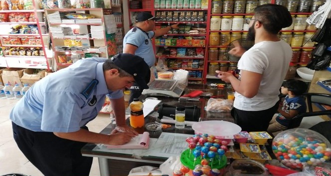 Zabıta etiket denetimi yaptı