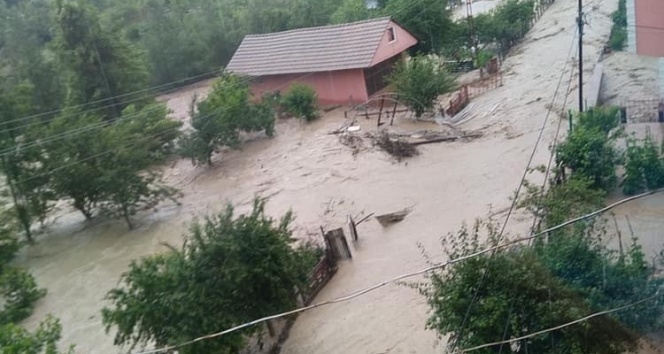 Bartın&#039;ın Hasankadı beldesinde sel felaketi yaşanıyor