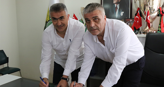Akhisarspor, Teknik Direktör Mehmet Altıparmak ile sözleşme imzaladı