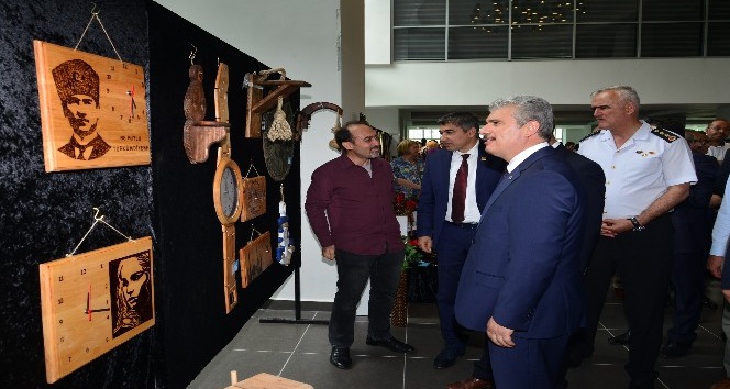 Halk Eğitim Merkezi, yıl sonu sergisine yoğun ilgi