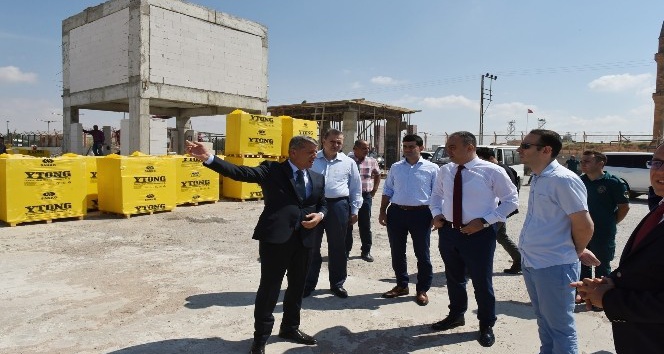 Vali Soytük, modernleştirilen sınır kapısını inceledi