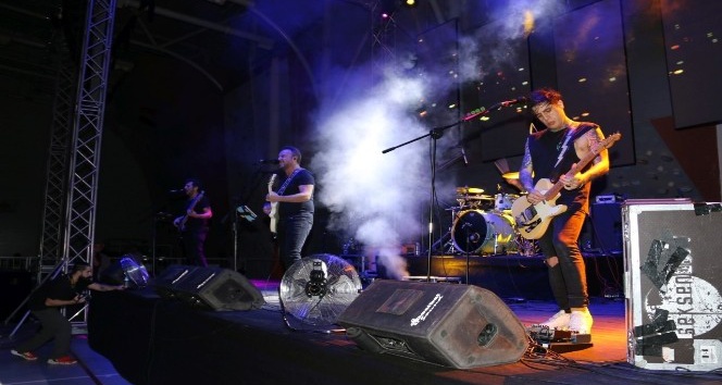 Grup Seksendört NEVÜ’de sahne aldı