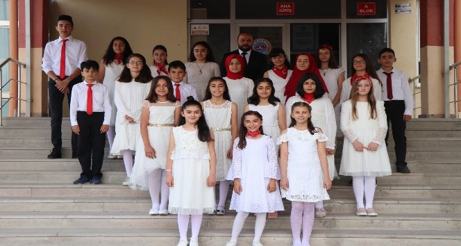Ortaokul öğrencilerinden şehitler için duygusal klip