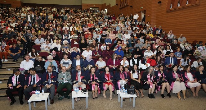 ERÜ Halil Bayraktar Sağlık Hizmetleri MYO, Yeni Mezunlarını Verdi