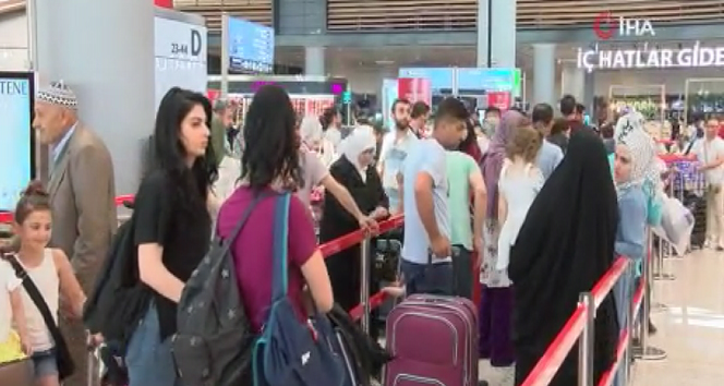 Oyunu kullanan vatandaşlar tatile gitmek için havalimanına akın etti