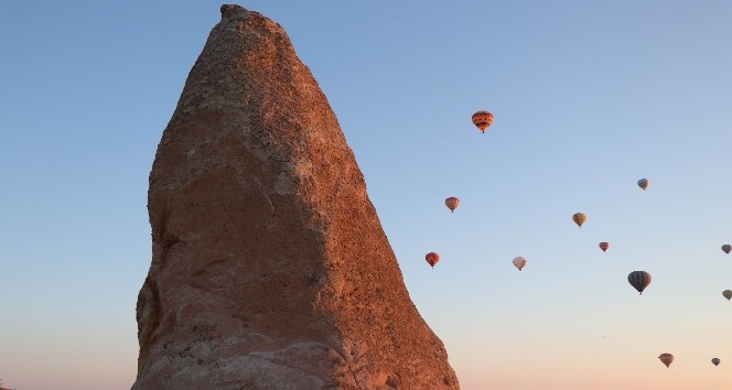 Kapadokya’da balonların gökyüzünde muhteşem dansı