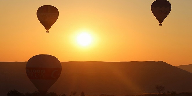 Kapadokya’da balonların gökyüzünde muhteşem dansı