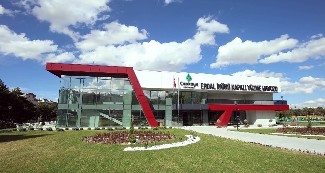 Çankaya’da yüzme havuzuna yoğun ilgi