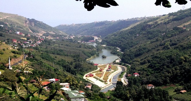 Başkan Ekim: "Doğu Karadeniz Bölgesi’ne yolu düşenlerin geçmişi çok uzak olmayan Sera heyelan set gölünü görmesi gerekir"