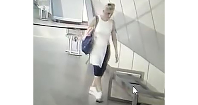 İstanbul’da metro istasyonunda telefon çalan hırsız kamerada