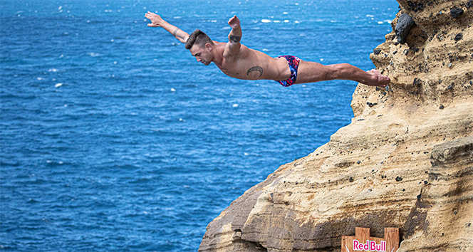 Red Bull Cliff Diving Portekiz’de nefesleri kesti