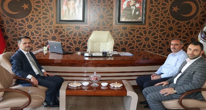 Vali Aktaş, Karapınar Belediye Başkanı Güneş’i ziyaret etti