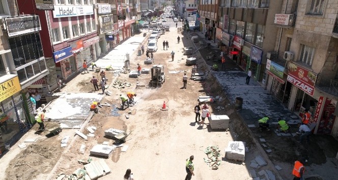 Nevşehir Belediyesi şehre modern caddeler kazandırıyor