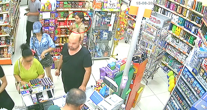 Zeytinburnu’nda kadın hırsızlar kamerada