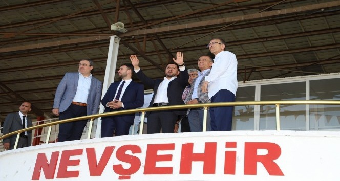 Nevşehir Belediyespor’un maçlarını oynayacağı Gazi Stadyumunda inceleme