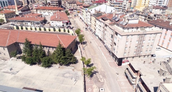 Nevşehir Belediyesi’nin sıcak asfalt atağı sürüyor