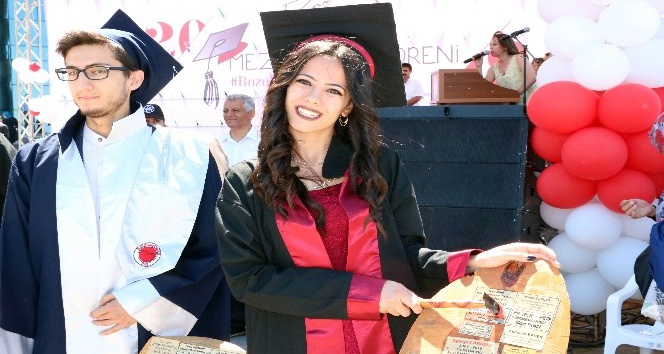 Yozgat Bozok Üniversitesinde mezuniyet heyecanı