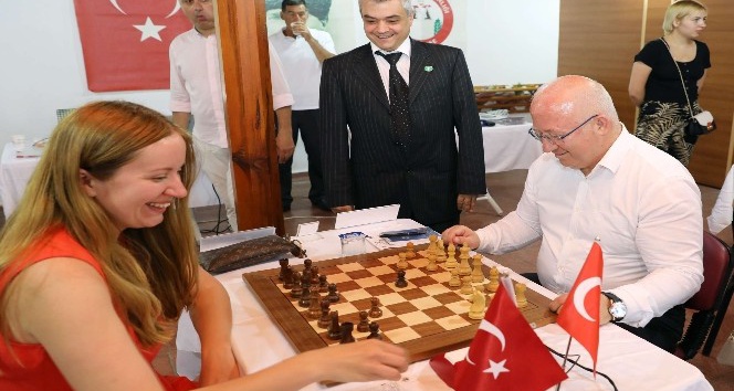 Satranç Sporcuları Zeybek Oynadı