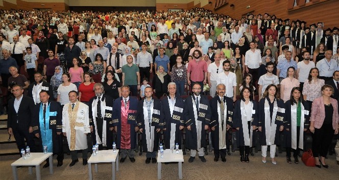 ERÜ Mimarlık Fakültesi 2018-2019 Eğitim-Öğretim Dönemi Mezunlarını Verdi