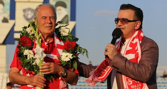 Mustafa Denizli&#039;ye Traktör Sazi ile ilk antrenmanında sevgi seli
