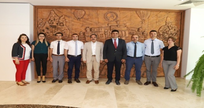 Rektör Bağlı görevde yükselen idari personelleri tebrik etti