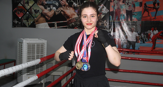 Elif, Kick Boks'ta Milli Takım'a yükselmek istiyor