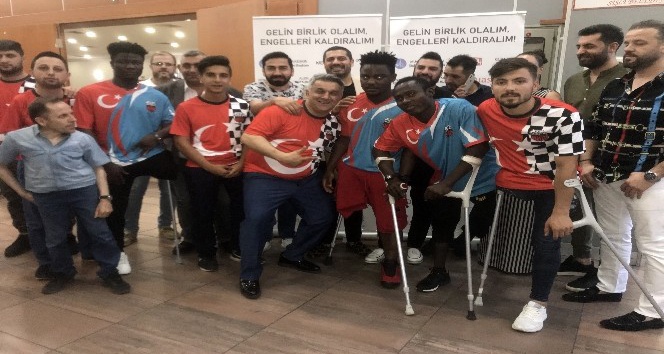 Ünlü sanatçılar bu sefer engelli sporcular için söyledi