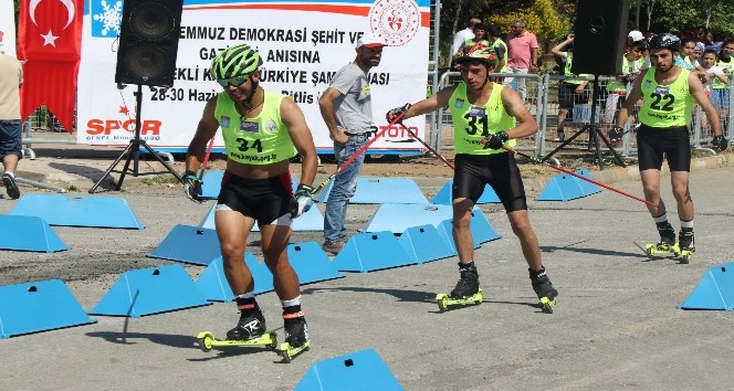 Bitlis’te tekerlekli kayak yarışmaları yapıldı