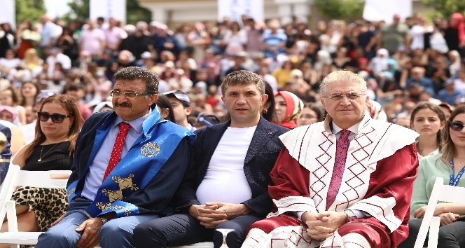 İstanbul Aydın Üniversitesi’nde 14’üncü mezuniyet coşkusu