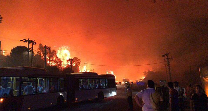 Dikili&#039;deki yangının ardından bir yangın da Özdere&#039;de