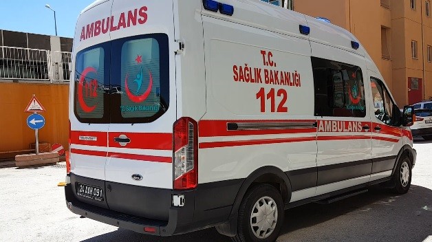 Erzurumlu ailenin içerisinde bulunduğu otomobil şarampole uçtu: 1 ölü, 4 yaralı